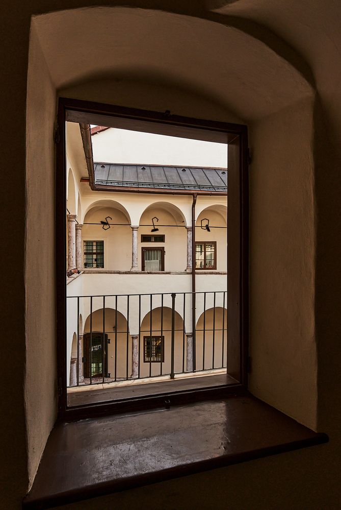 Das Fenster zum Hof Foto & Bild architektur, stadtlandschaft, fenster Bilder auf