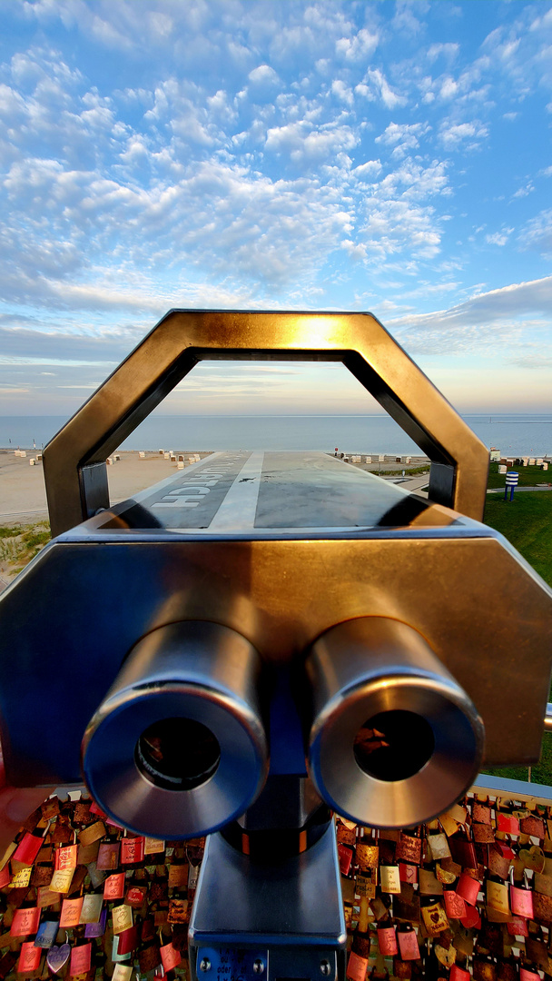 Das Fernglas im Sonnenaufgang