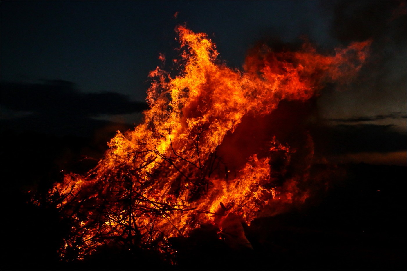 Das Feuer brennt noch...