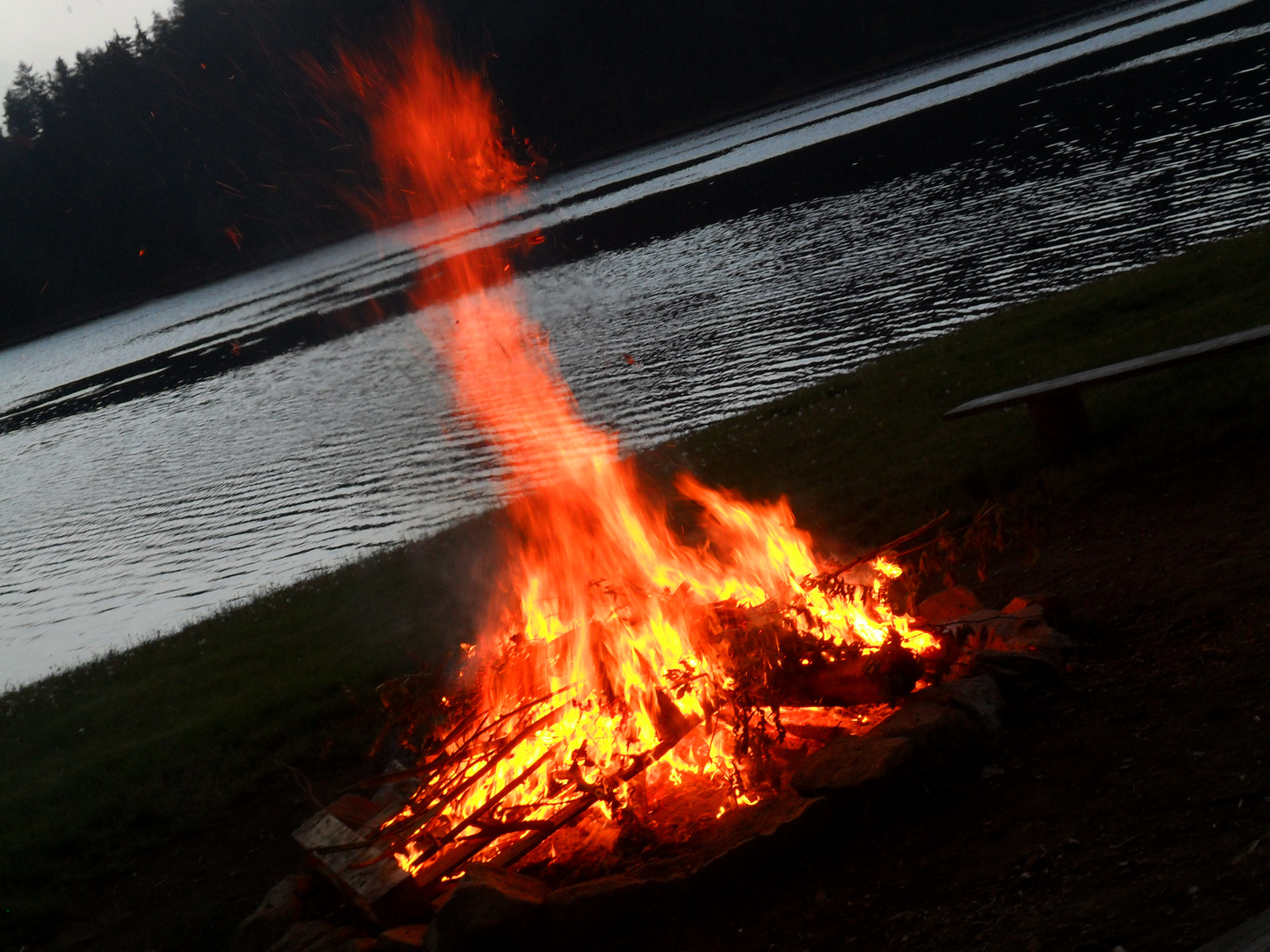 Das Feuer in unserm Herzen macht stark