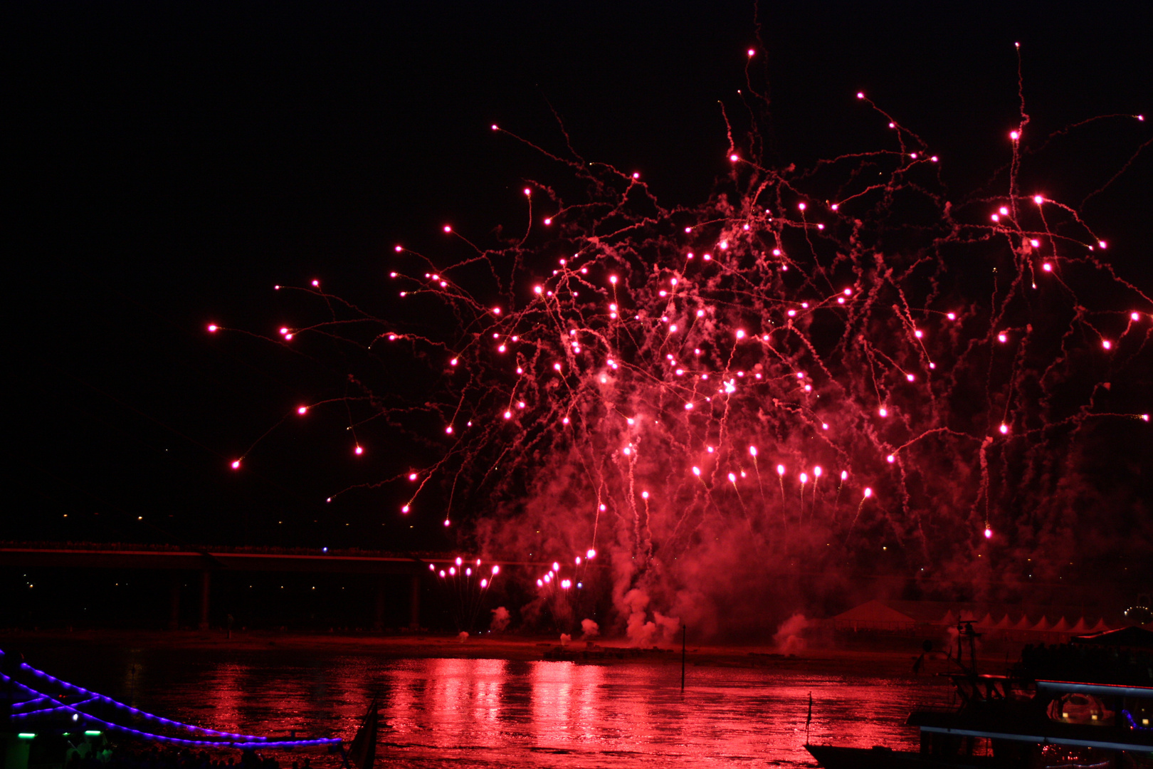 Das Feuerwerk zu Düsseldorf ...