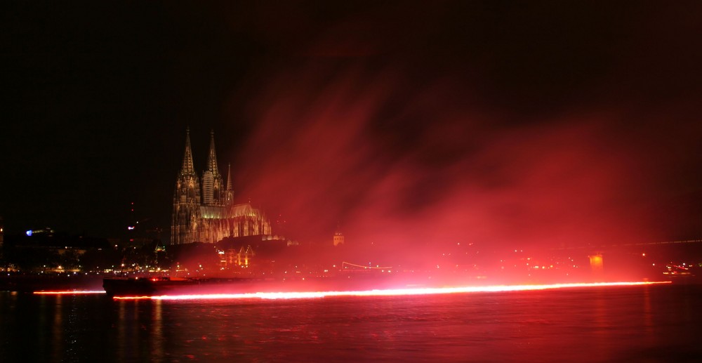 Das Feuerwerkschiff der Kölner-Lichter 2008