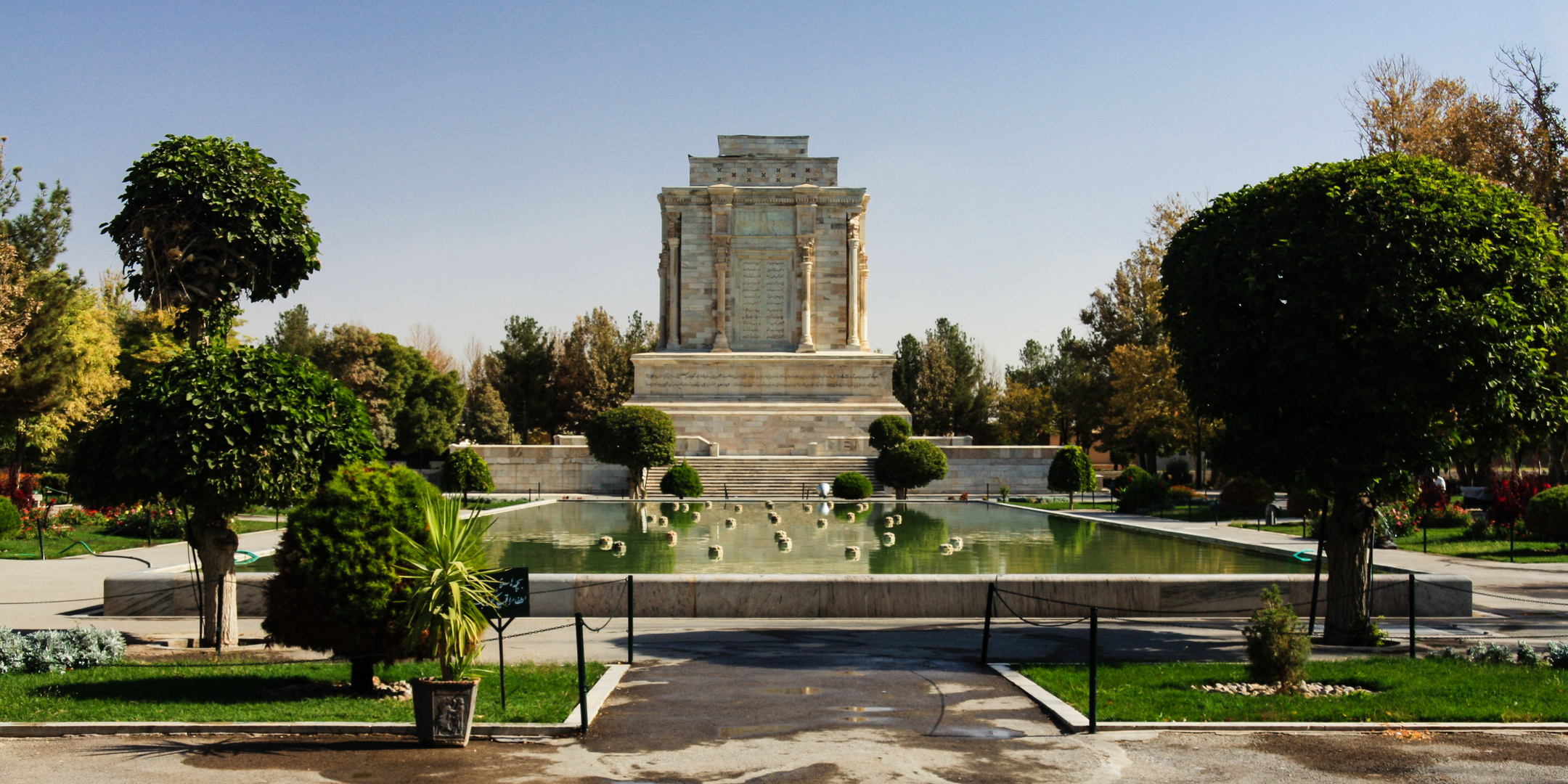 Das Firdowsi-Mausoleum in Tus...