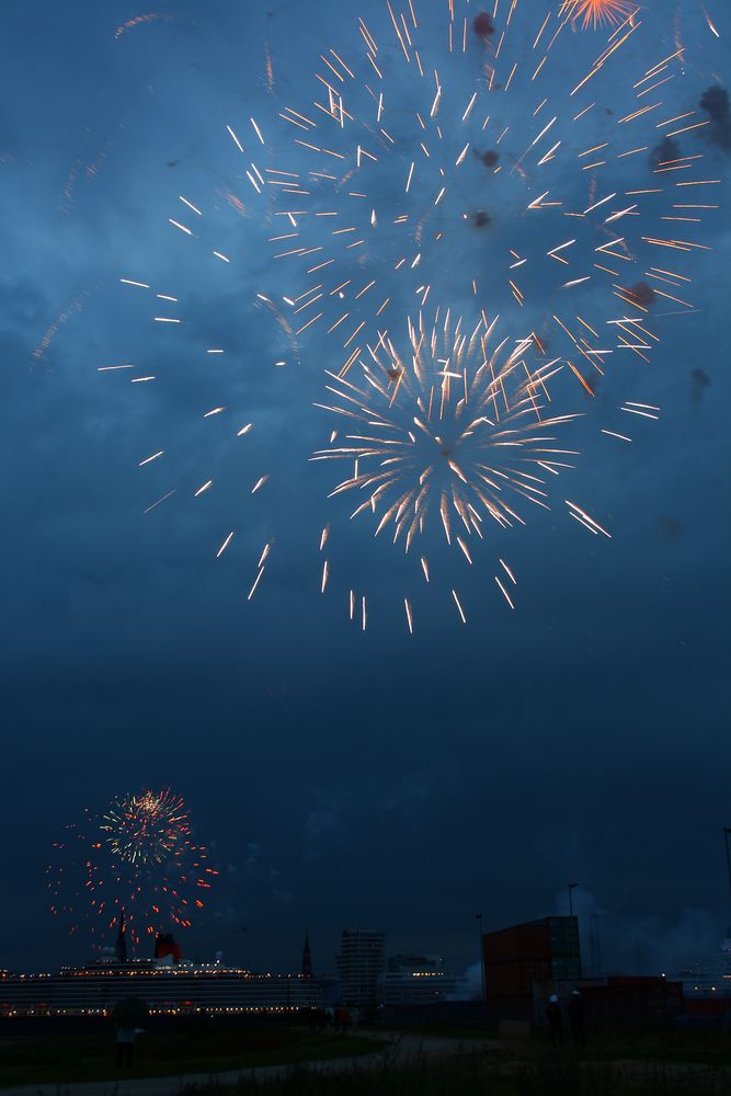 Das flaue Feuerwerk für die Cunard-Queens am 15.7.2012