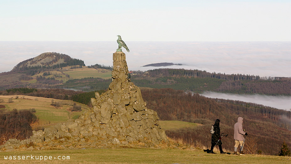 Das Fliegerdenkmal auf der Wasserkuppe: Banales Alltags-Gebrauchs-Bild ohne künstlerischen Anspruch