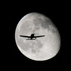 Das Flugzeug im Mond