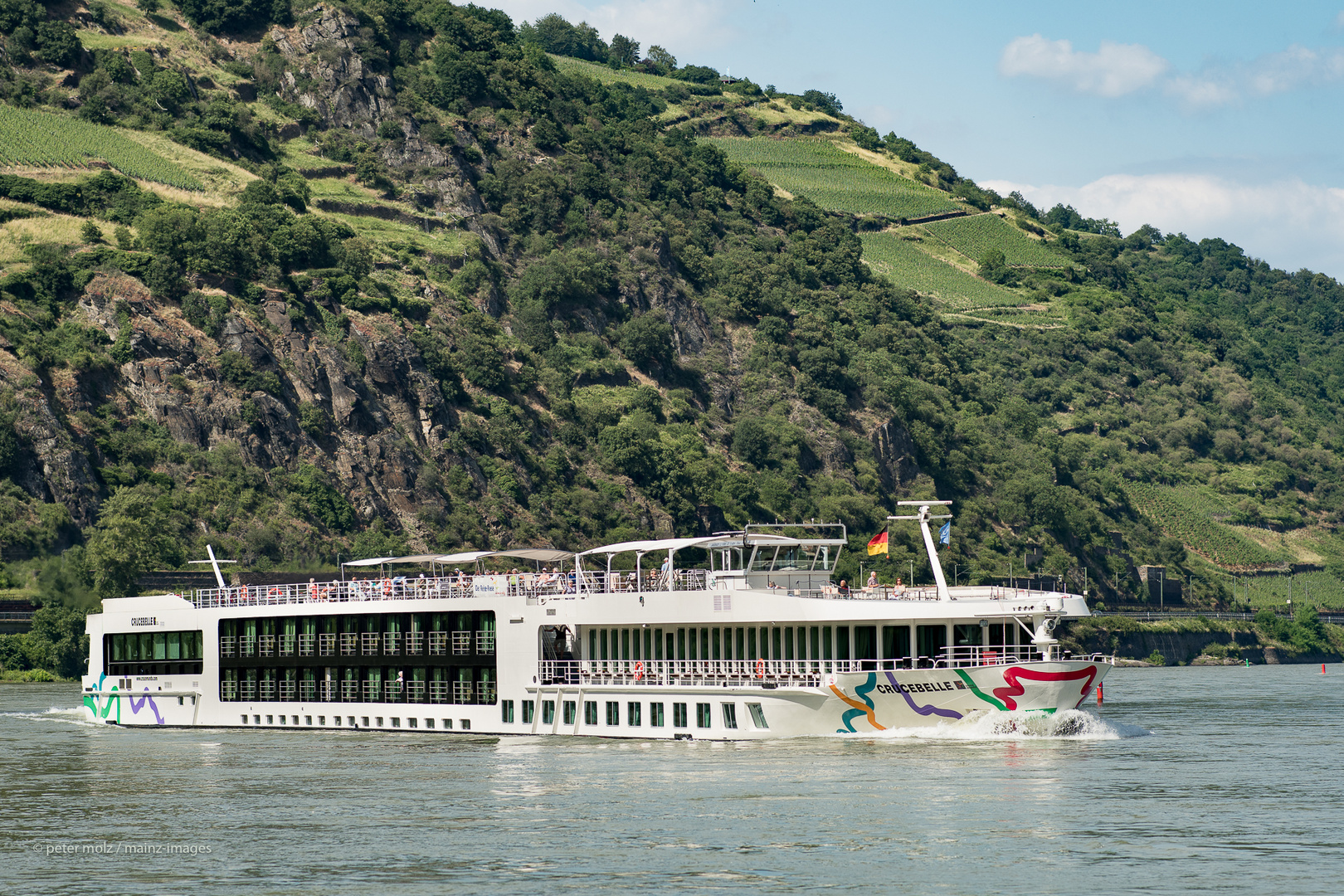 Das Flusskreuzfahrtschiff "Crucebelle" auf dem Rhein bei Oberwesel - Oberes Mittelrheintal