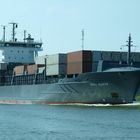 Das Frachtschiff OOCL NARVA auf dem Nord-Ostsee-Kanal