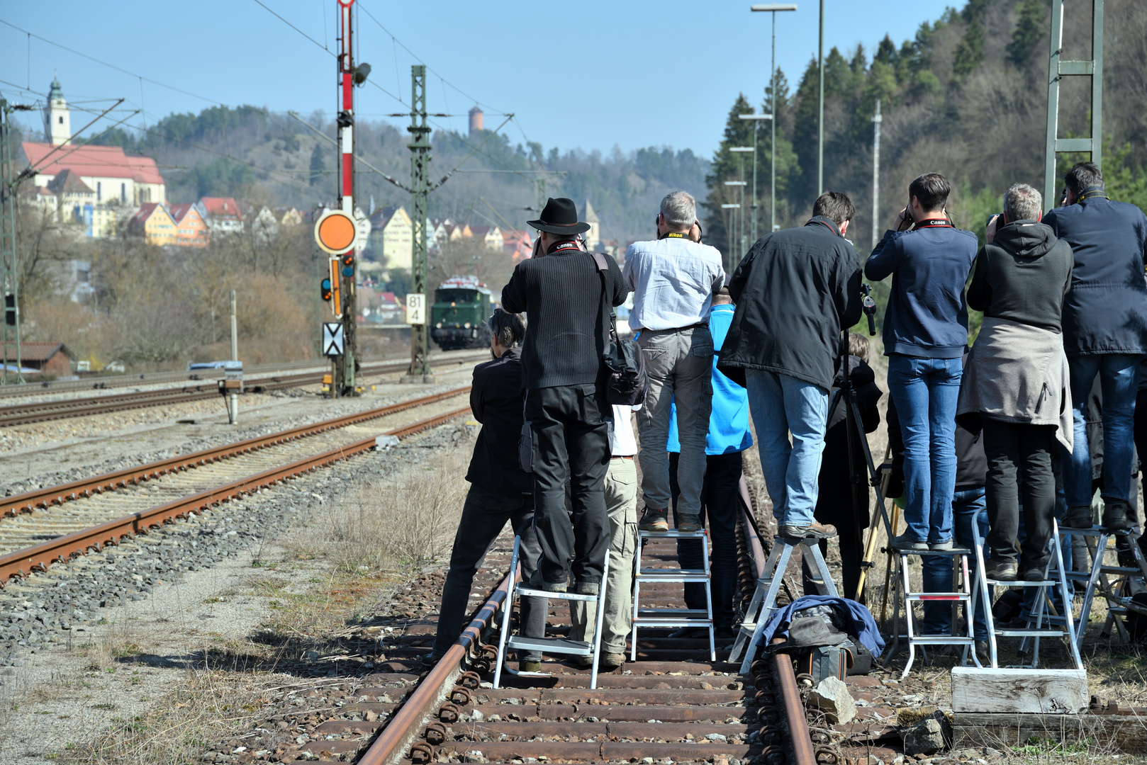 Das Gedränge auf Schiene EINS