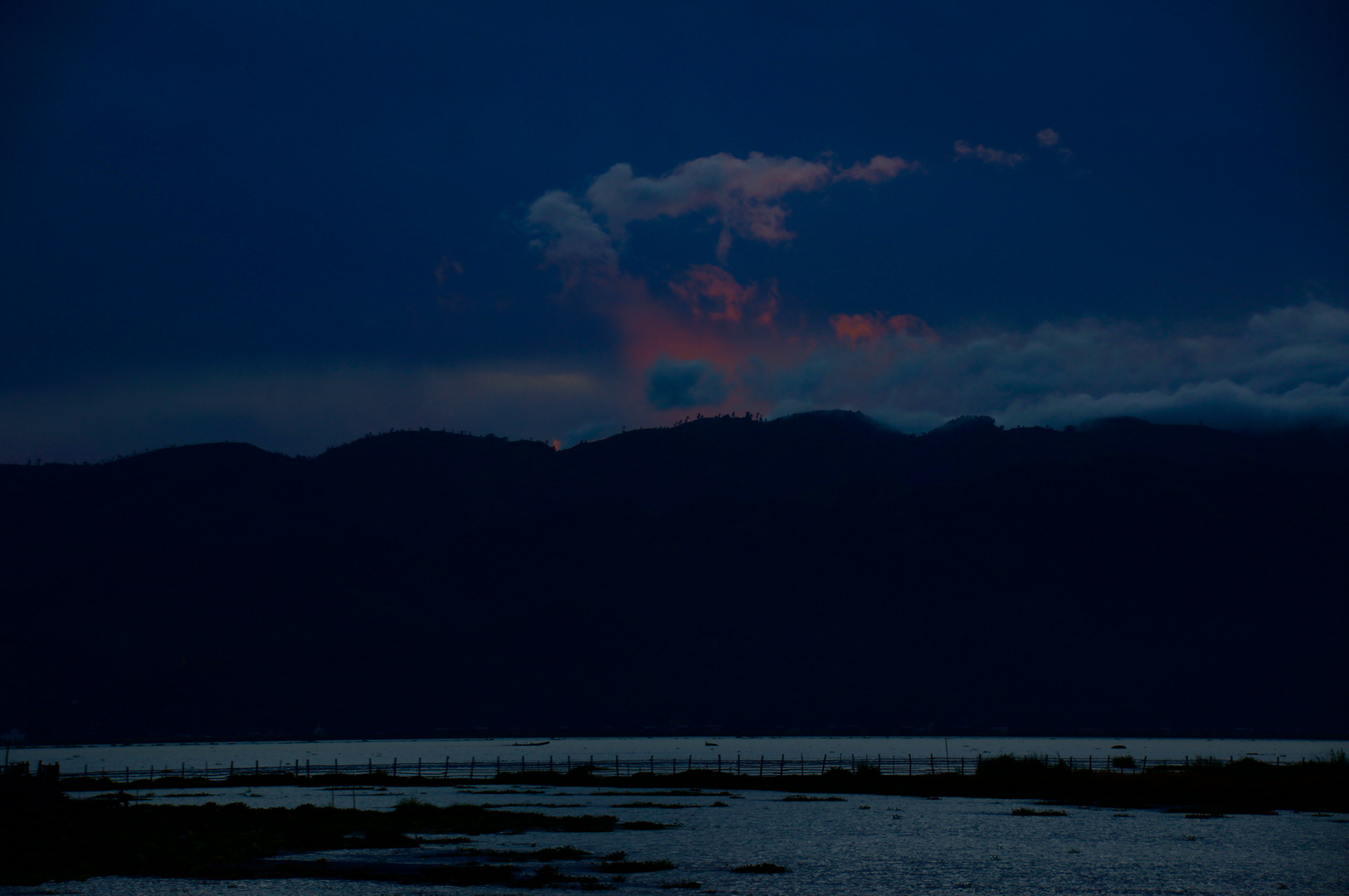 das geheimnisvolle rosarote wolkentor, inle see, burma 2011