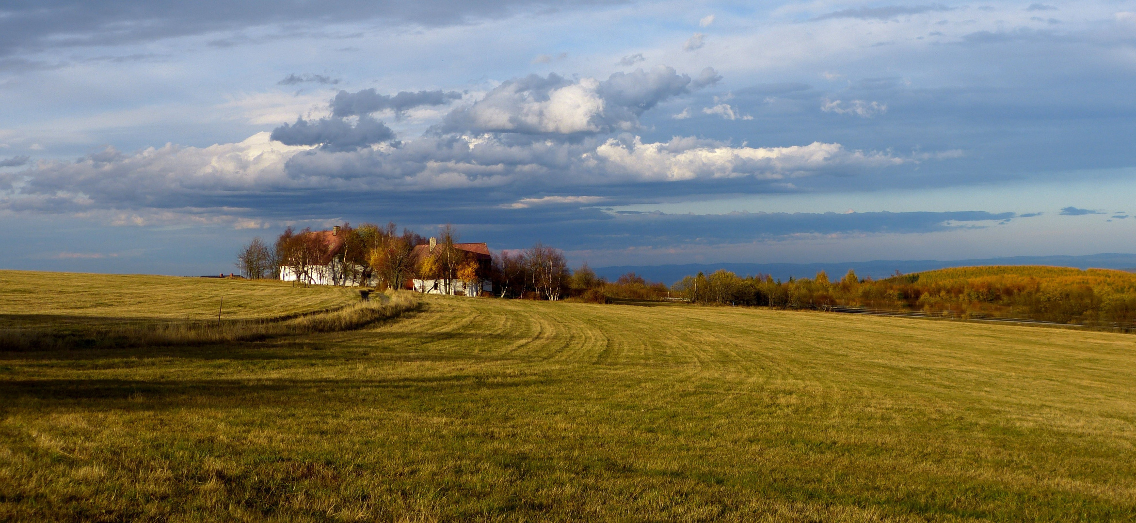 Das Gehöft unter den Wolken