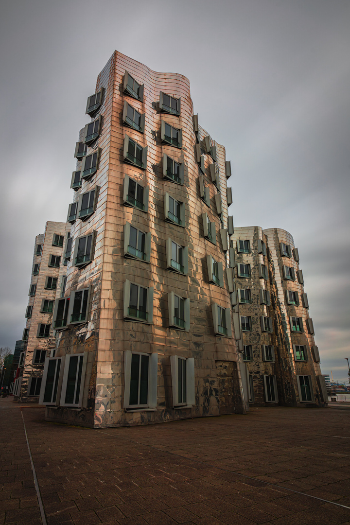 Das Gehry Gebäude im Düsseldorfer Medienhafen