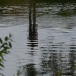 Das gelbe Boot und der Mann am Ufer