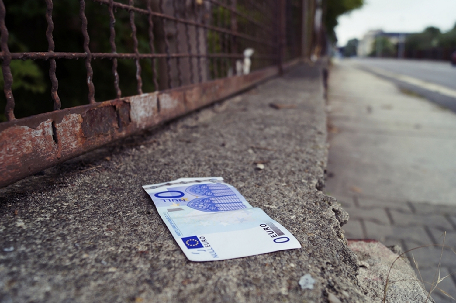 das Geld liegt auf der Straße