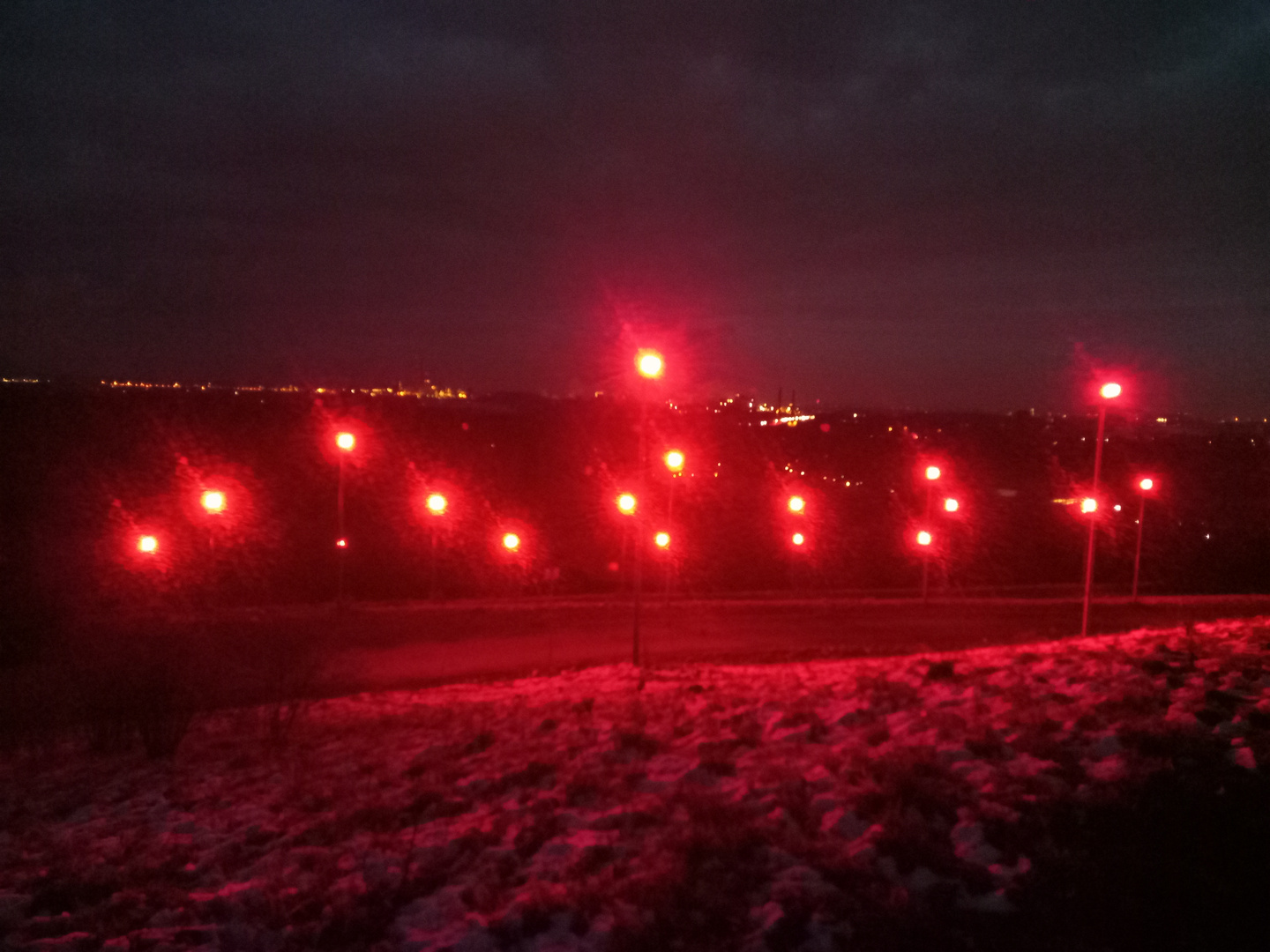 Das Geleucht, Moers, rote Lichter am Abend