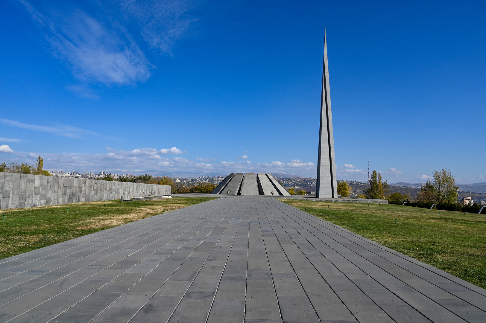 Das Genozid-Mahnmal Zizernakaberd 01