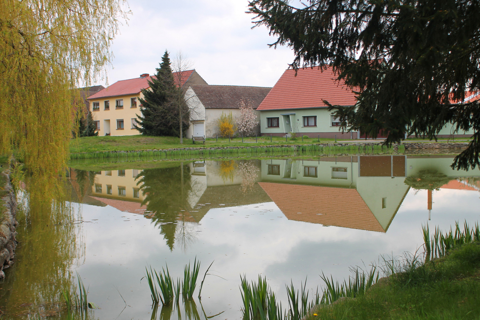 Das gespiegelte Dorf