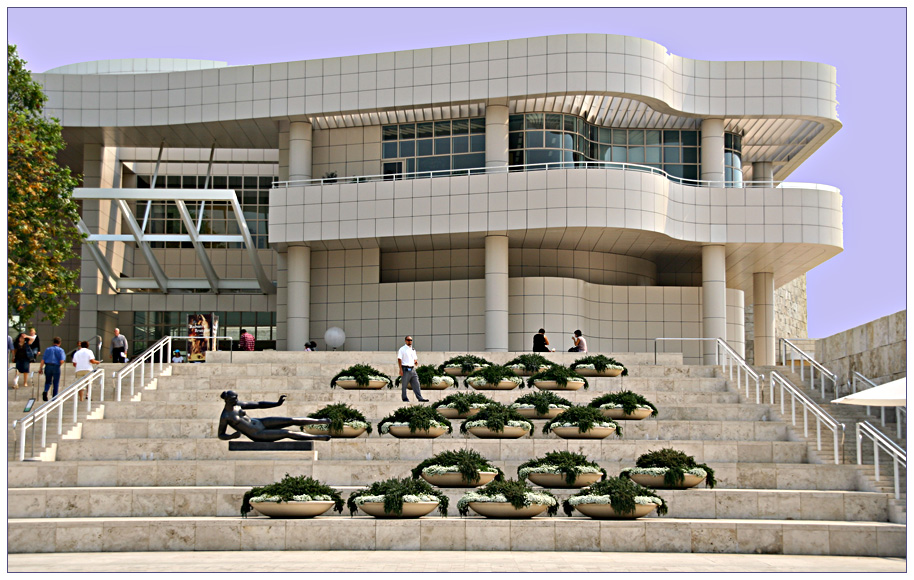 Das Getty-Museum in Los Angeles ist einmal wegen seiner Architektur sehenswert......hier der Eingang
