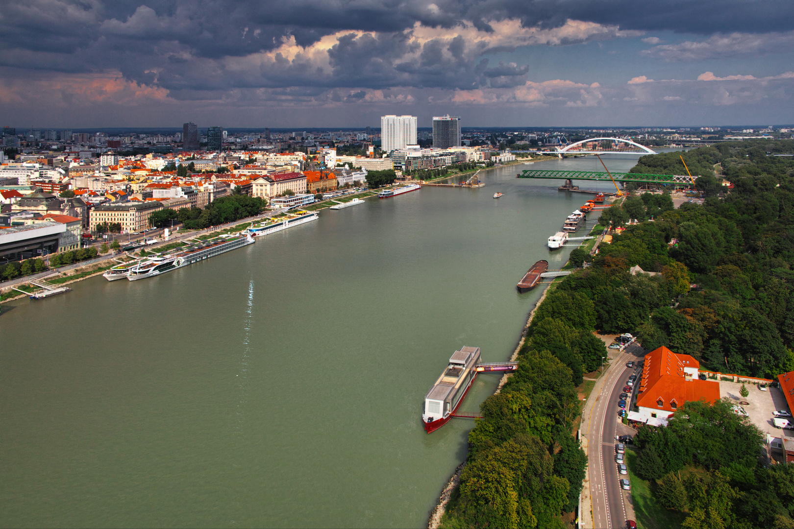 Das Gewitter naht.. (Bratislava)