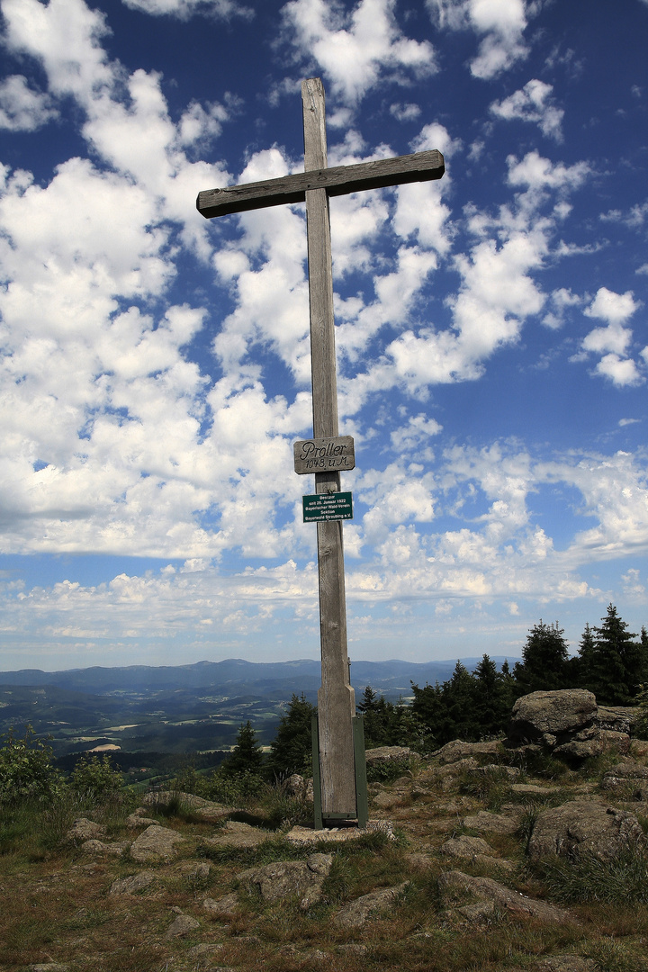 das gipfelkreuz auf dem pröller(bayerischer wald)