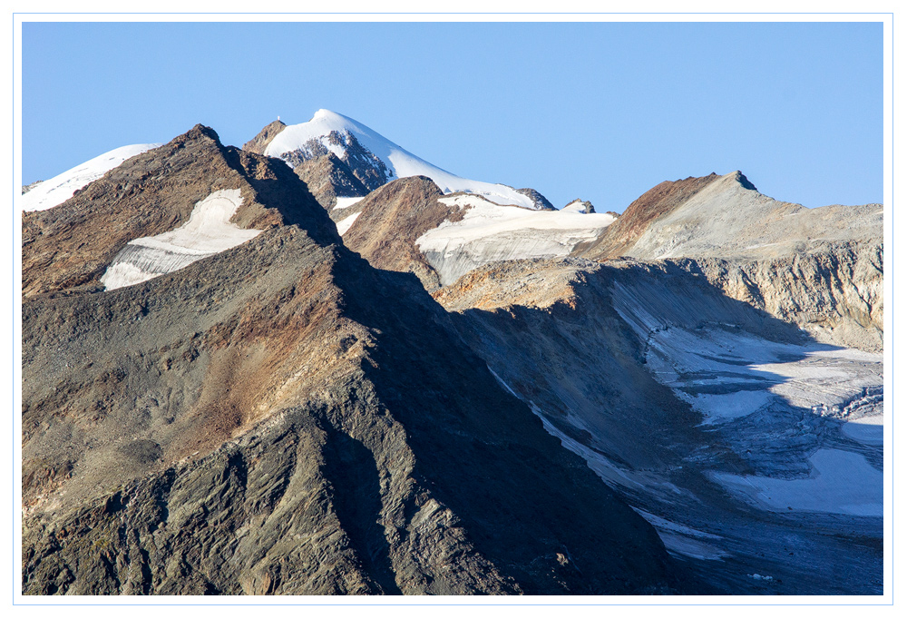 Das Gipfelkreuz der Wildspitze...