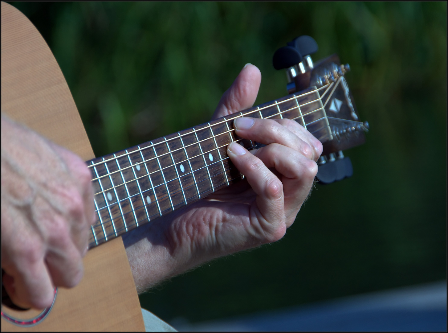 das Gitarrenspiel....