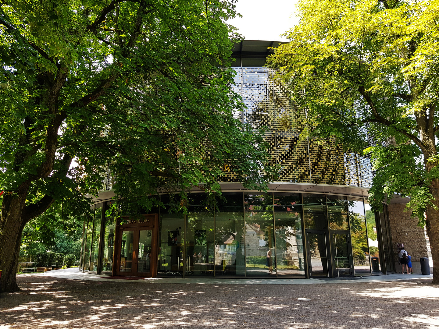 Das Globe - Theater  in Schwäb. Hall  mit Spiegelung