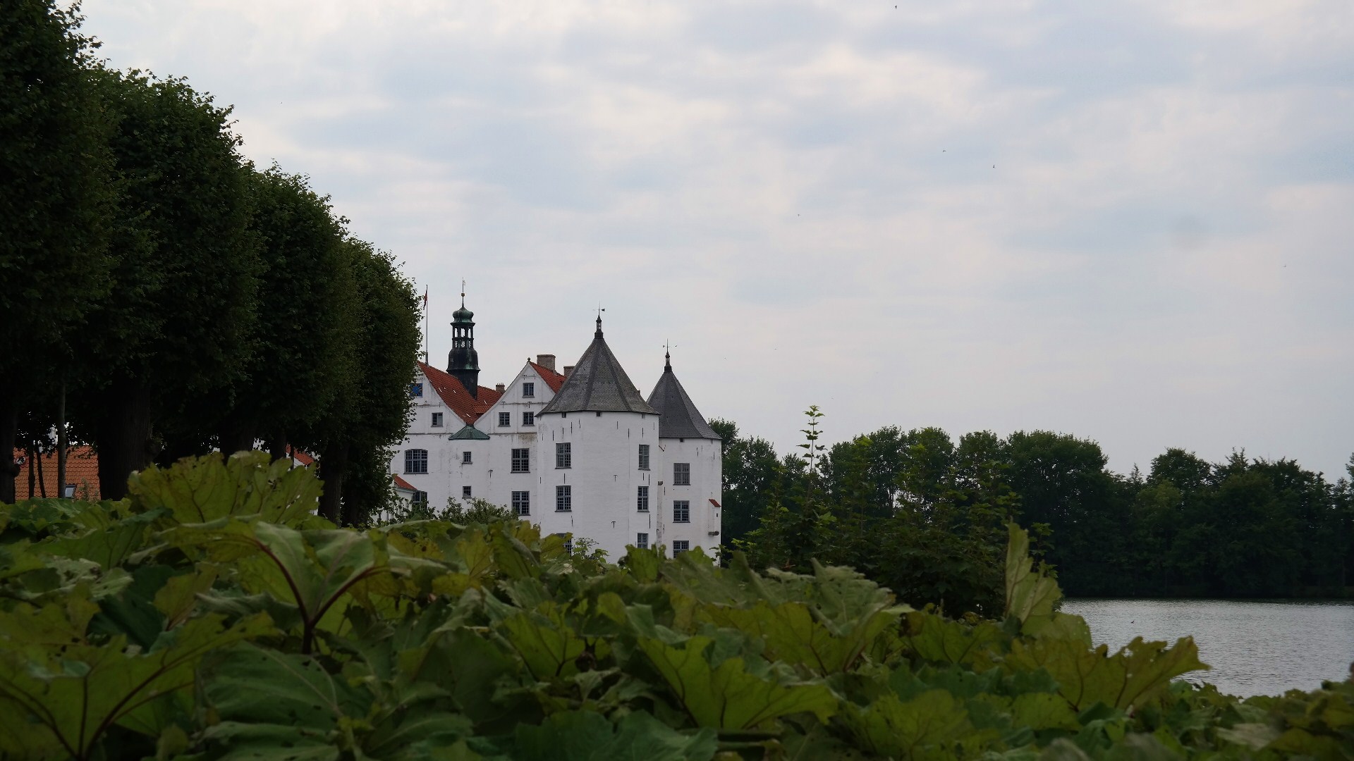 das Glücksburger Schloß mal aus einer anderen Perspektive, die mir gut gefällt.....