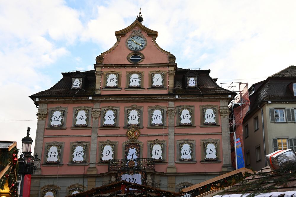 Das Gmünder Rathaus im Advent La mairie de Schwäbisch Gmünd à l'Avent
