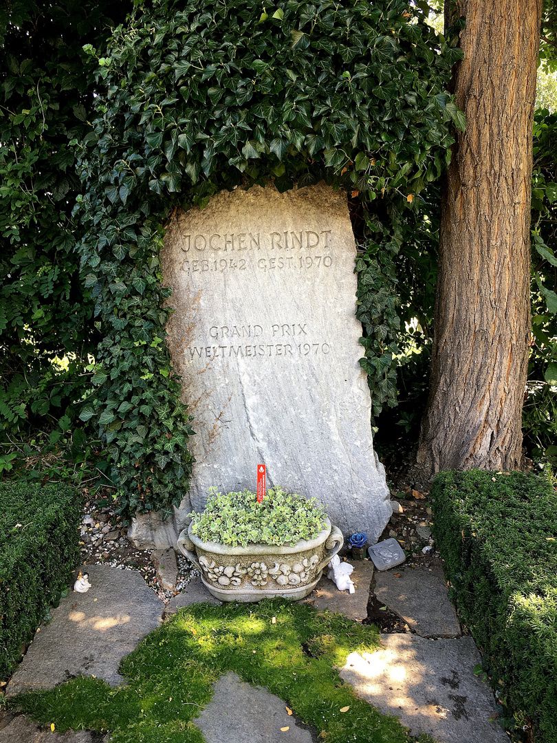 Das Grab Jochen Rindts auf dem Zentralfriedhof in Graz