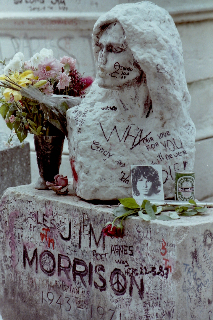 Das Grab von Jim Morrison in Paris