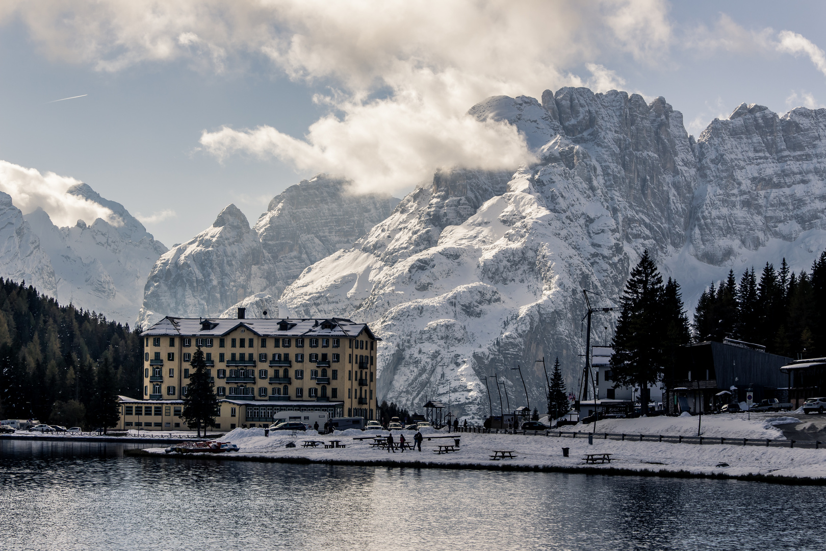 Das Grandhotel vor dem Sorapis- Massiv am Misurina- See.