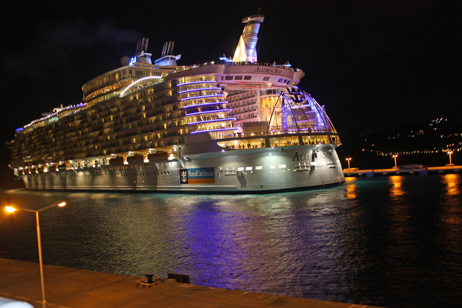 Das größte Kreuzfahrtschiff der Welt die " Allure of the seas "