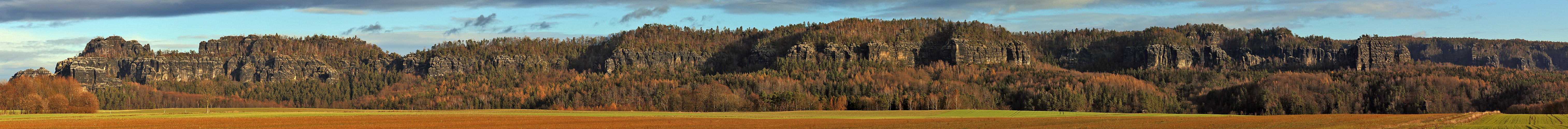 Das große Werk ist gelungen, die Schrammsteinkette in voller Länge...