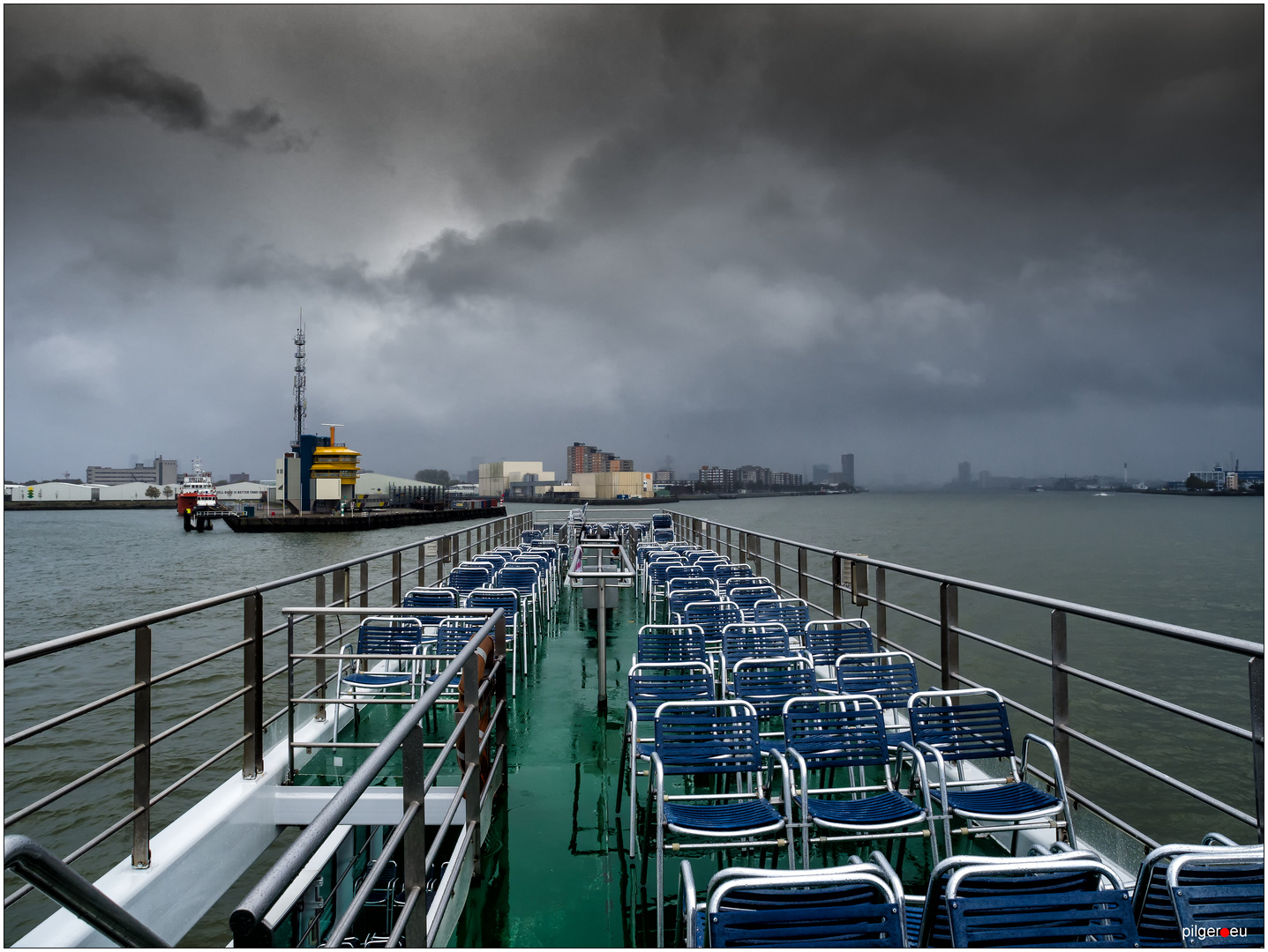 Das Gute am schlechten Wetter ist das freie Oberdeck