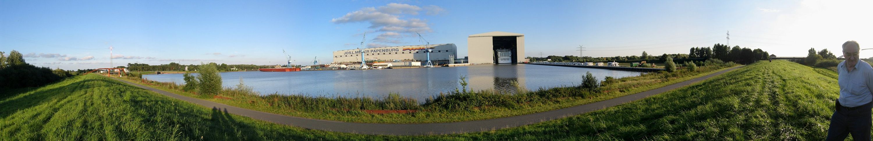 Das Hafenbecken der Meyerwerft in Papenburg, 1 Tag vorm Ausdocken der Norwegian Gem