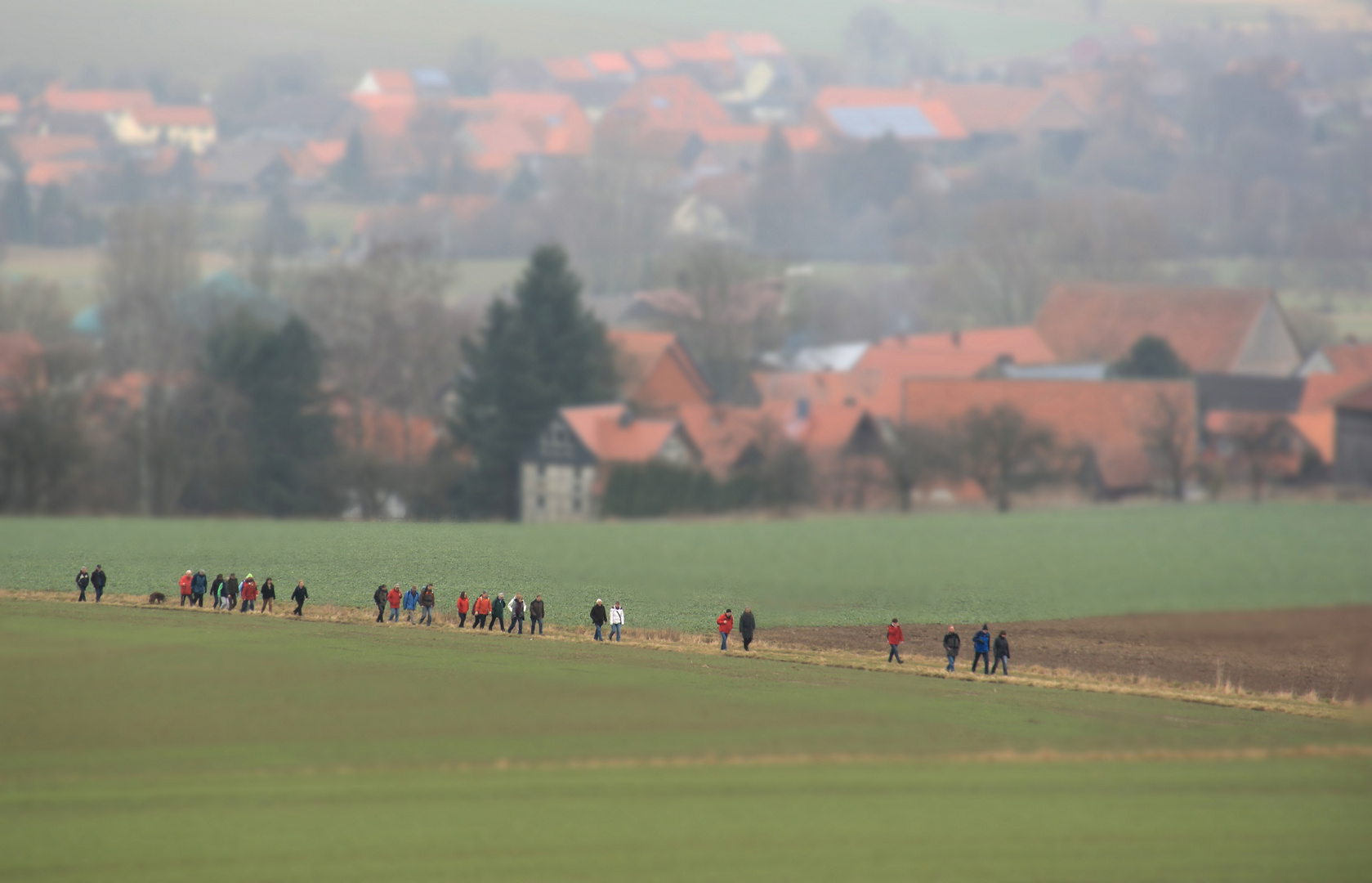 Das halbe Dorf im Aufbruch