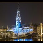 Das Hamburger Rathaus nachts