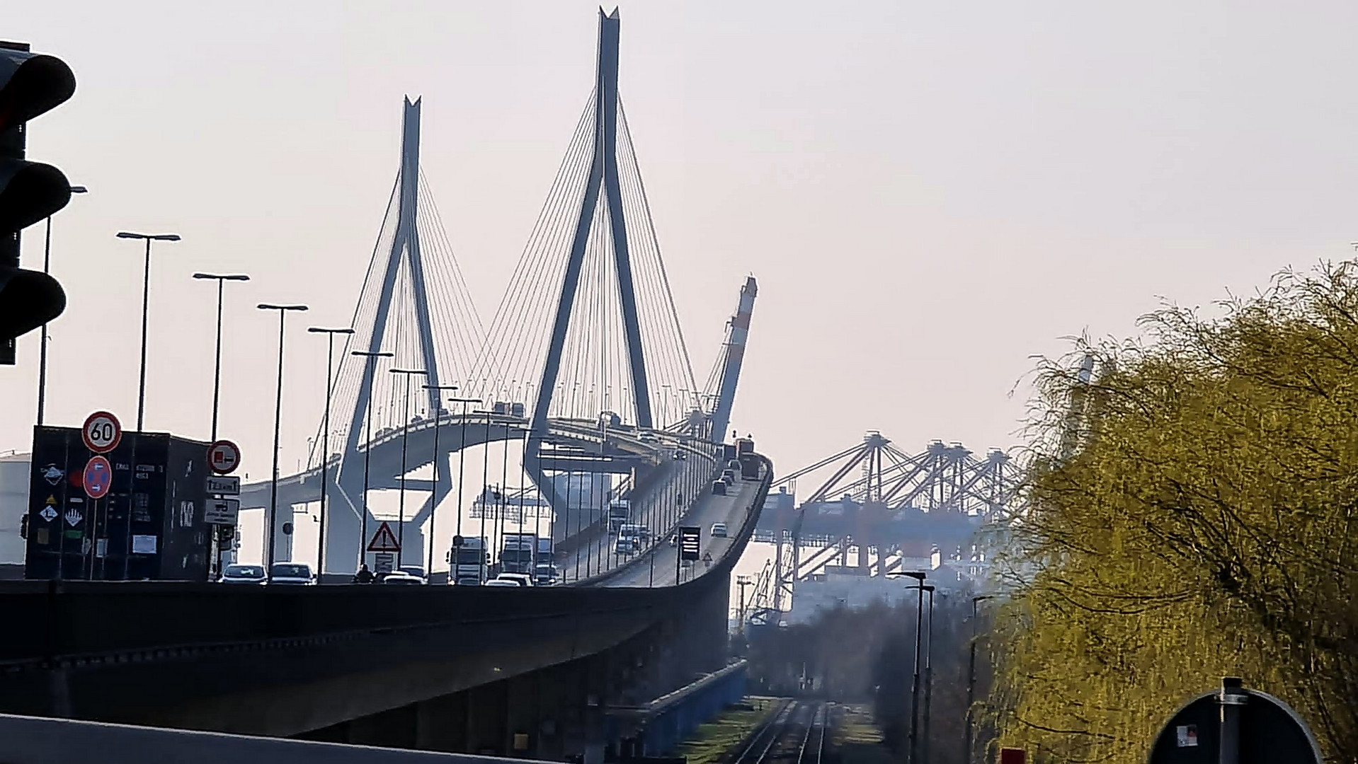 Das Hamburger Wahrzeichen-Köhlbrandbrücke