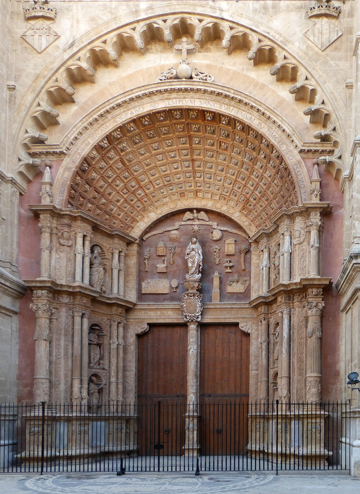 Das Hauptportal von La Seu