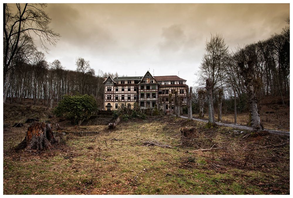 Das Haus am Ende der Straße.... Foto & Bild architektur, lost places, marode Bilder auf Das Haus am Ende der Straße.... Foto & Bild architektur, lost places, marode Bilder auf