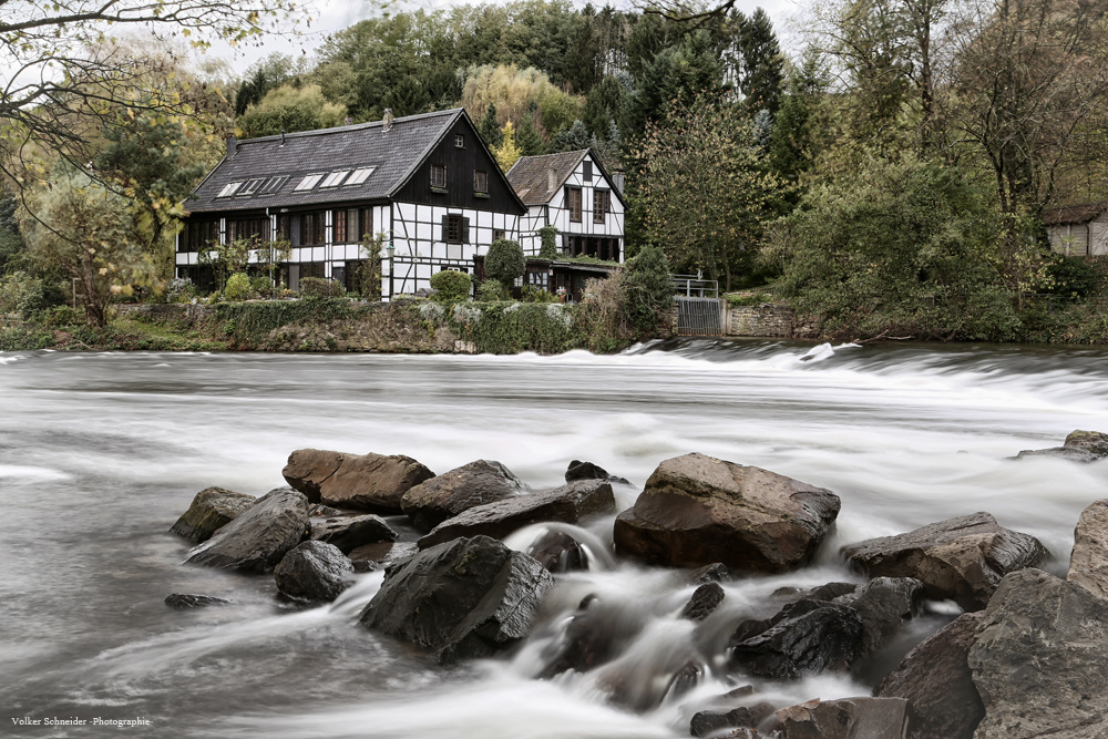 das Haus am Fluß Foto & Bild fotokunst, color fine art