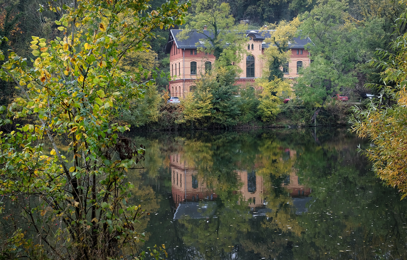 Das Haus am Fluss Foto & Bild landschaft, bach, fluss