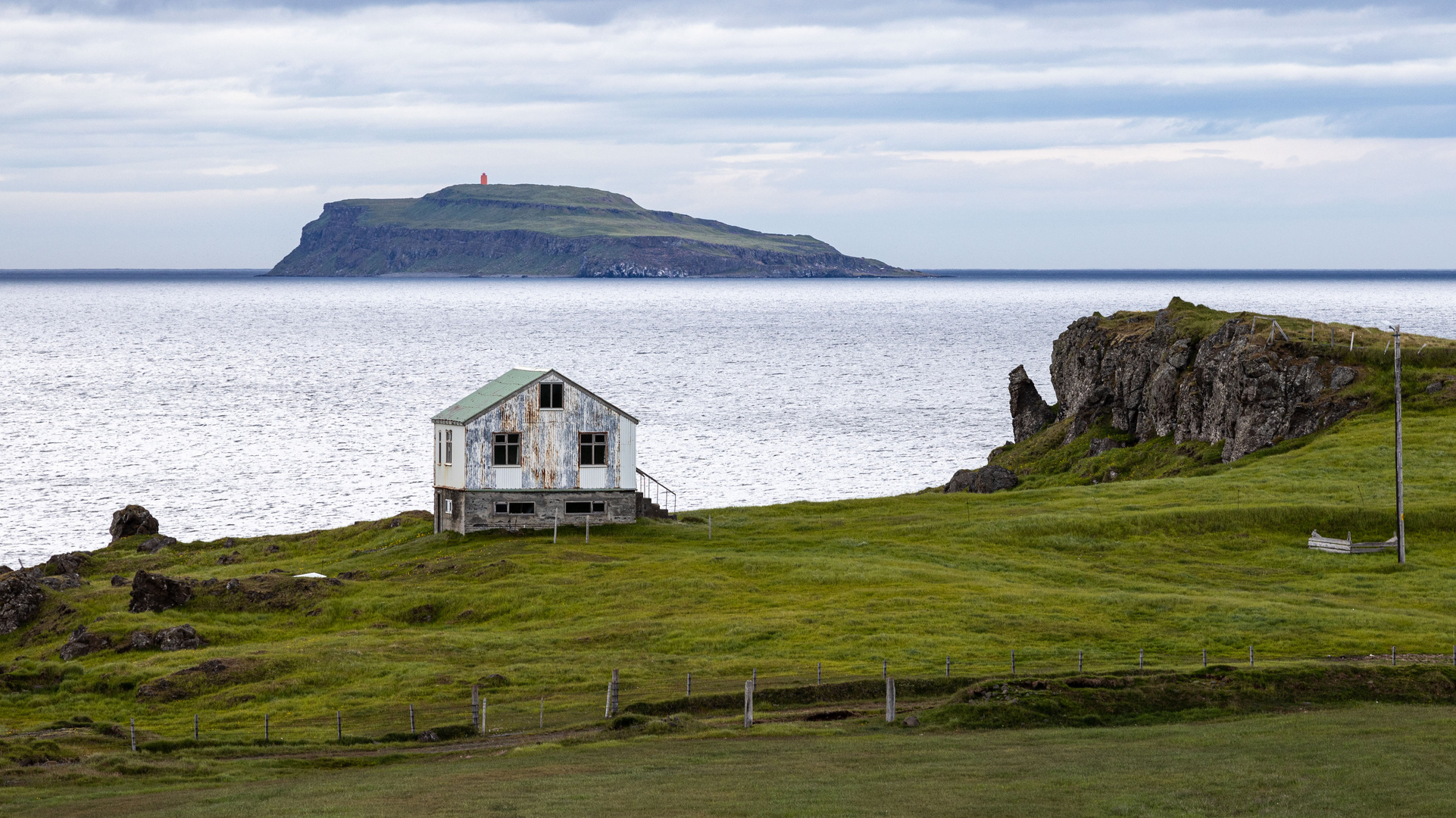 Das Haus am Meer und der Leuchtturm