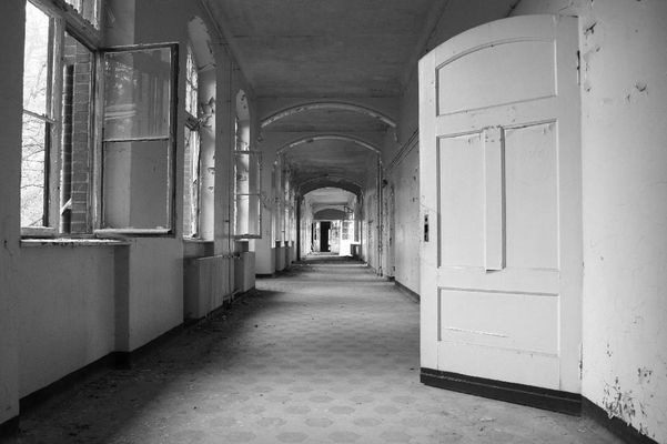 Das Haus am Rande der Stadt II in sw