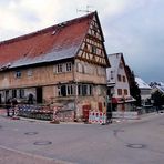 Das Haus am Rande der Straße