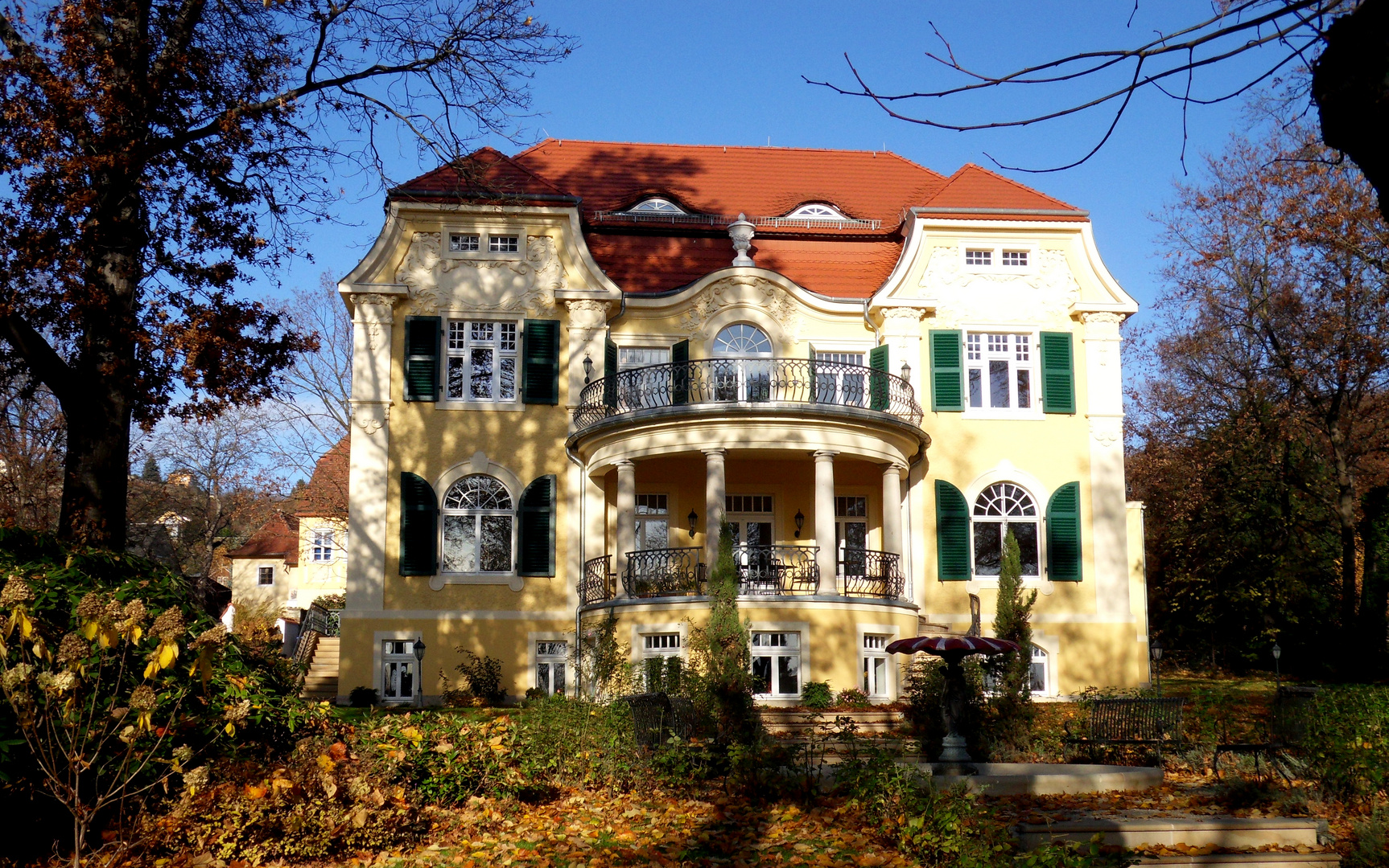 Das Haus einer Bank in Radebeul Foto & Bild deutschland, europe