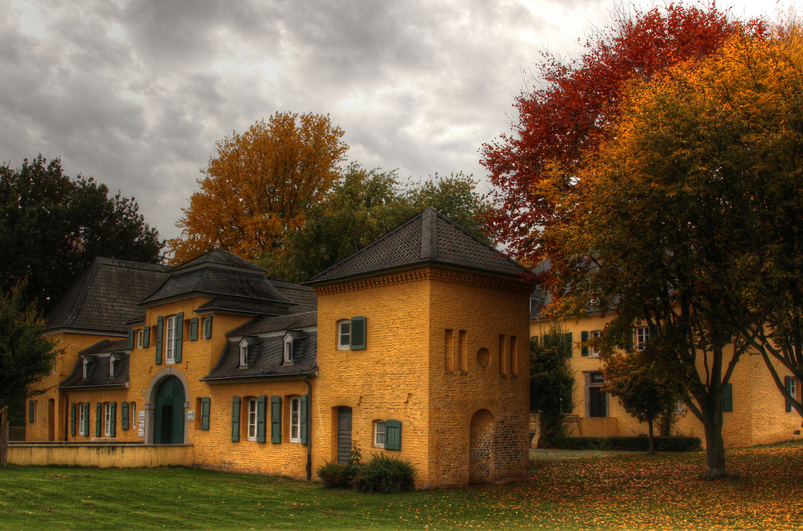 Das Haus Katz Der Diskrete Charme Einer Kleinstadt Foto Bild