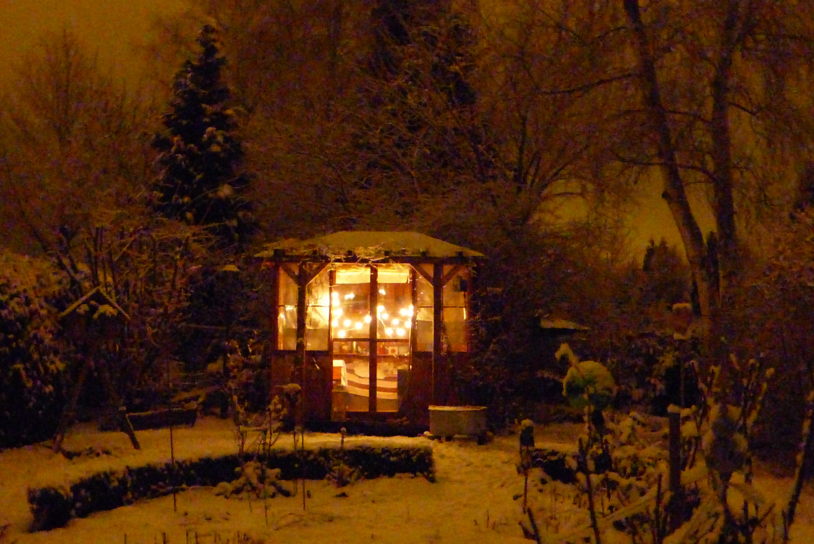 Das Haus mit den leuchtenden Fenstern...