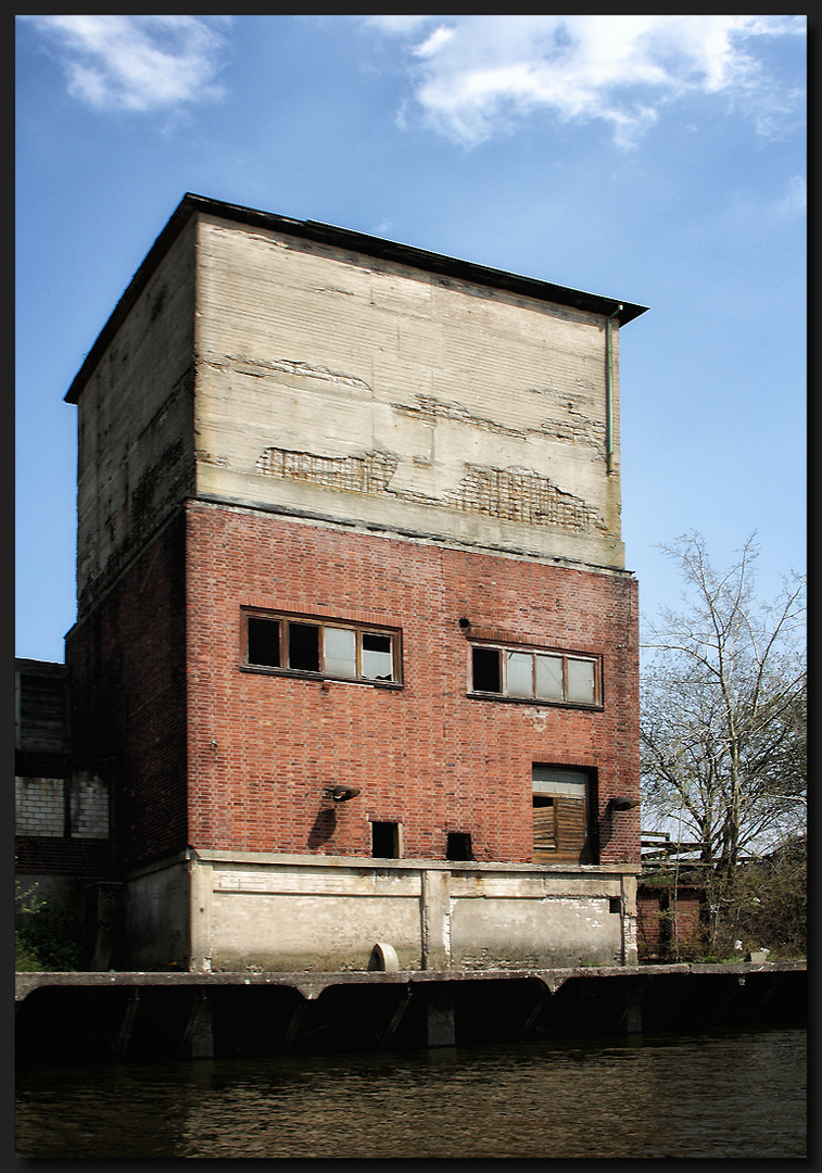 ...Das Haus mit den traurigen Augen...